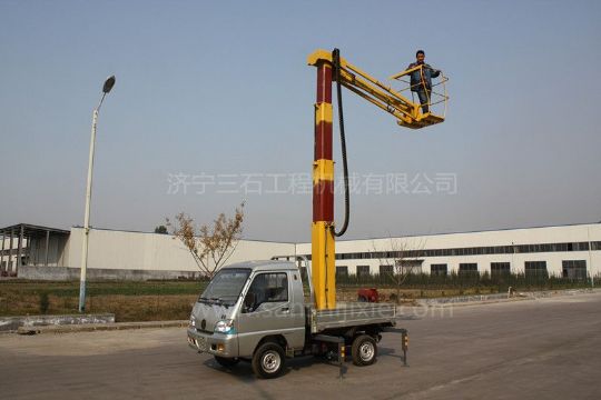 點擊查看詳細(xì)信息<br>標(biāo)題：小型高空作業(yè)車 閱讀次數(shù)：3117