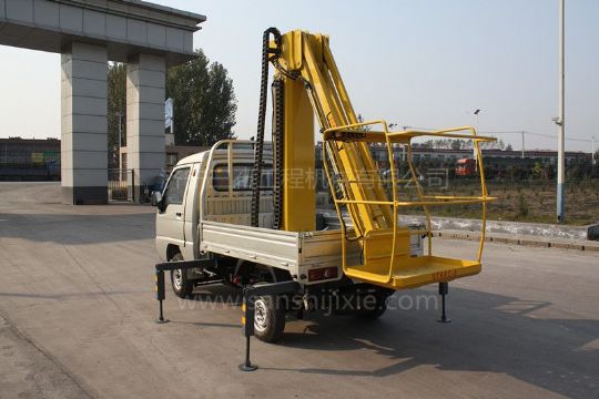 點擊查看詳細(xì)信息<br>標(biāo)題：小型電動高空作業(yè)車 閱讀次數(shù)：3315