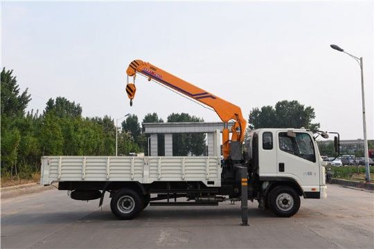 點擊查看詳細信息<br>標題：5噸凱馬隨車吊3節(jié)臂 閱讀次數(shù)：2782