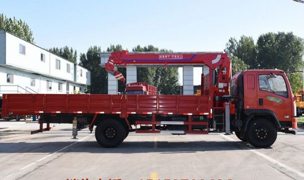 點擊查看詳細信息<br>標題：6.3噸東風160馬力隨車吊 閱讀次數(shù)：1926